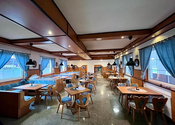 M1 Laczhazy Coffee & Hotel Mocsa
